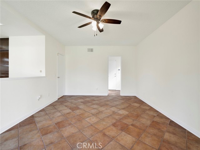 Detail Gallery Image 14 of 36 For 7952 Laramie Ave, Winnetka,  CA 91306 - 4 Beds | 2/1 Baths