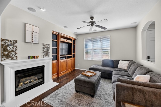 Detail Gallery Image 9 of 46 For 35715 Plume Ln, Murrieta,  CA 92562 - 3 Beds | 2/1 Baths
