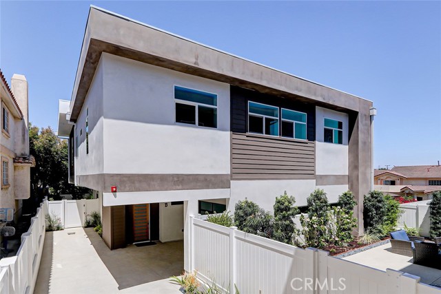 Detail Gallery Image 1 of 41 For 2321 Clark Ln #B,  Redondo Beach,  CA 90278 - 4 Beds | 4/1 Baths