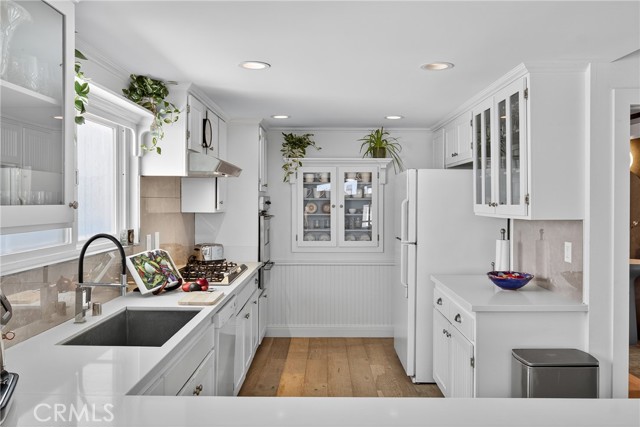 1752 Dixon Street, Redondo Beach CA: https://media.crmls.org/medias/cafa337d-2aea-446a-bbf6-6c72991bdca7.jpg