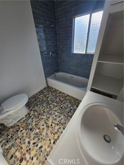 Detail Gallery Image 8 of 12 For 1740 E 53rd, Long Beach,  CA 90805 - 2 Beds | 1 Baths