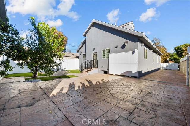 6223 Simpson, North Hollywood CA: https://media.crmls.org/medias/cafa740d-eda2-4741-9a6a-80a2b0030e0d.jpg