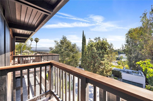 Detail Gallery Image 16 of 44 For 4009 Weslin Ave, Sherman Oaks,  CA 91423 - 3 Beds | 3 Baths