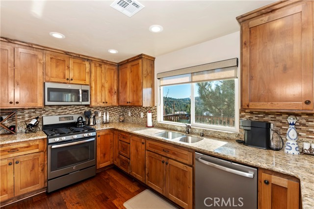 Detail Gallery Image 14 of 49 For 26660 Merced Ln, Lake Arrowhead,  CA 92352 - 3 Beds | 2/1 Baths