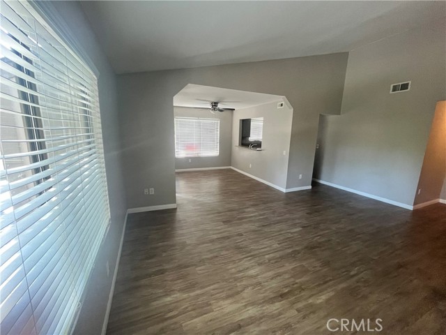 600 Central Avenue, Riverside CA: https://media.crmls.org/medias/cafd5c0d-42b4-4979-bb10-3a1bb08168f5.jpg