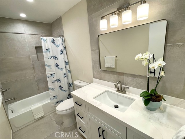 Detail Gallery Image 13 of 24 For 22271 Erwin St, Woodland Hills,  CA 91367 - 3 Beds | 2/1 Baths