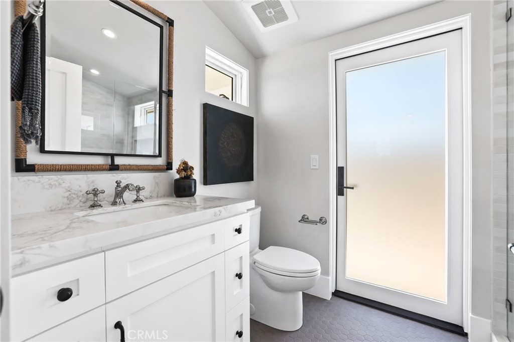 Caff67b5 16f8 4de3 82cd D936464c90df