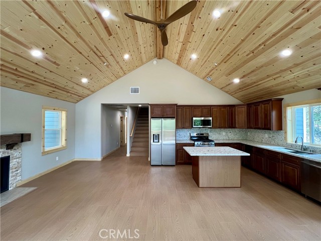 810 Villa Grove Avenue, Big Bear City CA: https://media.crmls.org/medias/cb002ed9-dc2c-4b43-80fa-986b84ea3fcd.jpg