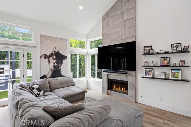 Detail Gallery Image 17 of 45 For 506 Savona Way, Oak Park,  CA 91377 - 3 Beds | 2/1 Baths