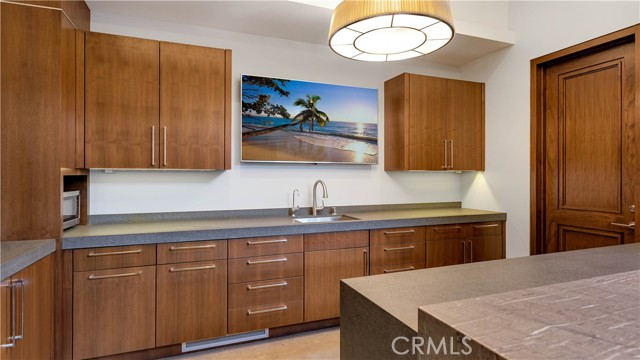 Image 10 of 69 For 2 Thomas Road