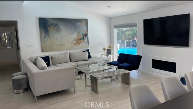 5357 Ellenvale Avenue, Woodland Hills CA: https://media.crmls.org/medias/cb015534-5609-4886-afa5-285cd259e7f3.jpg