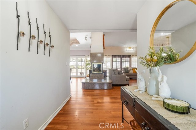 Detail Gallery Image 6 of 36 For 13720 Woodcock Avenue, Sylmar,  CA 91342 - 4 Beds | 3 Baths