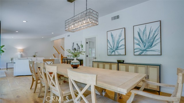 Detail Gallery Image 9 of 57 For 22914 Gershwin Dr, Woodland Hills,  CA 91364 - 5 Beds | 4/1 Baths