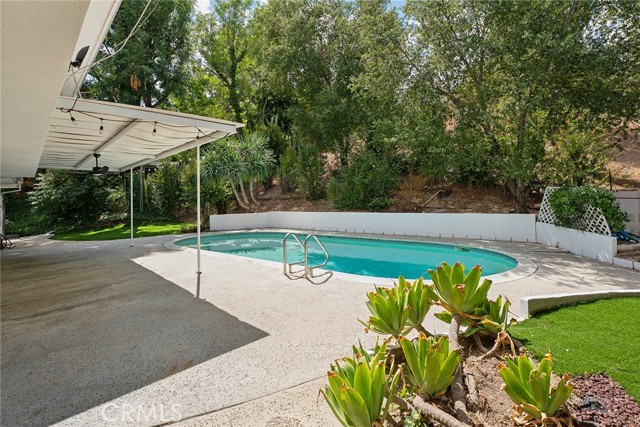 5789 Fairhaven Avenue, Woodland Hills CA: https://media.crmls.org/medias/cb022141-53b1-4907-88cf-c7adf9be32c6.jpg
