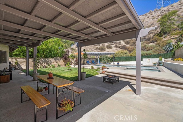 28777 Kathleen Avenue, Saugus CA: https://media.crmls.org/medias/cb0223dc-3808-48e1-90eb-56db4e6e603f.jpg