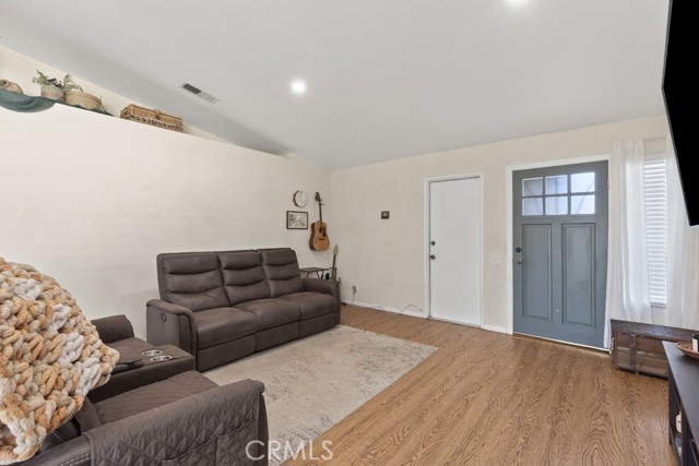 Detail Gallery Image 6 of 41 For 16251 Malaga St, Fontana,  CA 92336 - 2 Beds | 1 Baths