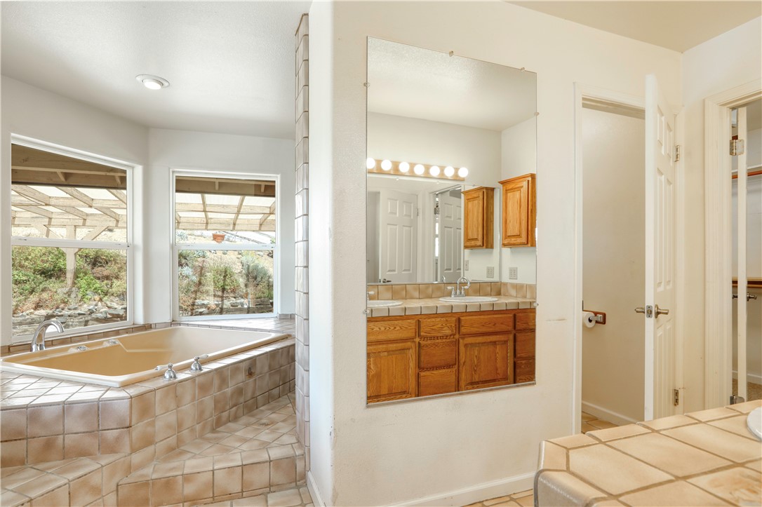 Detail Gallery Image 21 of 67 For 4425 Coyote Creek Ln, Creston,  CA 93432 - 4 Beds | 4/2 Baths