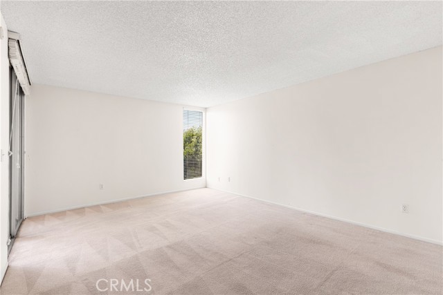 5330 Lindley Avenue, Encino CA: https://media.crmls.org/medias/cb02d3b1-6b62-4c01-aebf-75439fa82e1d.jpg