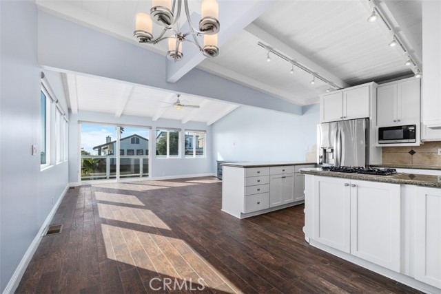 Detail Gallery Image 12 of 38 For 1070 Noria St, Laguna Beach,  CA 92651 - 3 Beds | 2 Baths