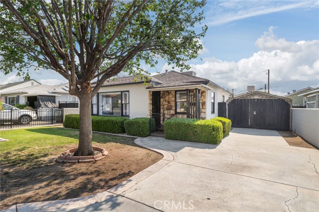 2702 Worthington Avenue, Bakersfield CA: https://media.crmls.org/medias/cb03df7c-02c3-4949-bbe4-c3af36a3d469.jpg