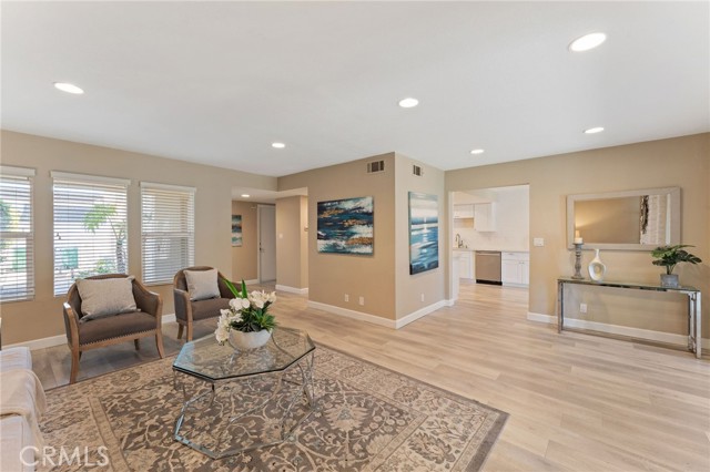 Detail Gallery Image 6 of 57 For 21 Queens Wreath, Irvine,  CA 92612 - 4 Beds | 2/1 Baths