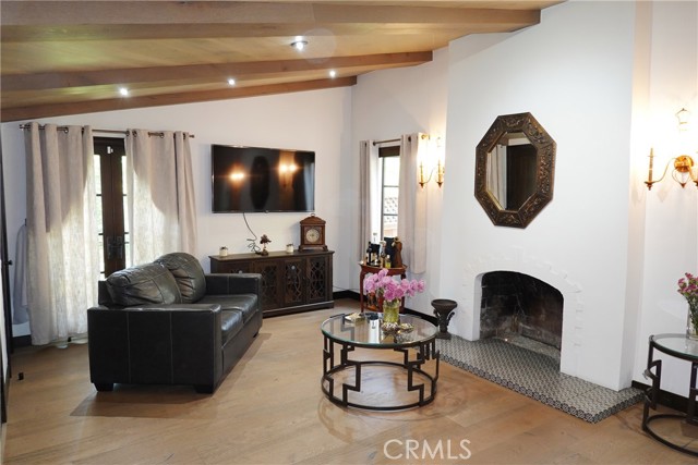 430 Sonora Avenue, Glendale CA: https://media.crmls.org/medias/cb04f0bf-749a-4e3c-8a36-14cdc69b1e74.jpg