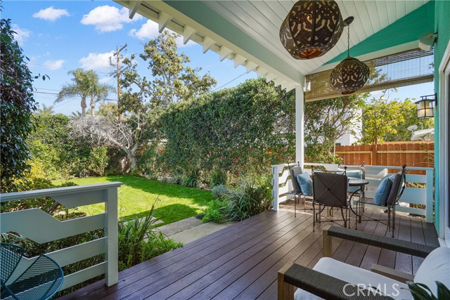 Detail Gallery Image 21 of 49 For 2464 Walnut Ave, Venice,  CA 90291 - 4 Beds | 3/1 Baths