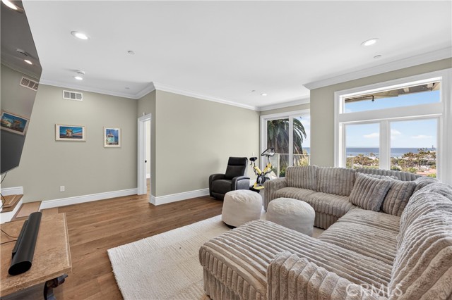 Detail Gallery Image 36 of 74 For 405 Blumont St, Laguna Beach,  CA 92651 - 5 Beds | 6/1 Baths