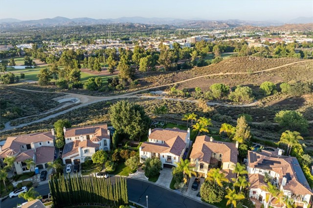Detail Gallery Image 8 of 75 For 24711 Tiburon St, Valencia,  CA 91355 - 5 Beds | 5 Baths