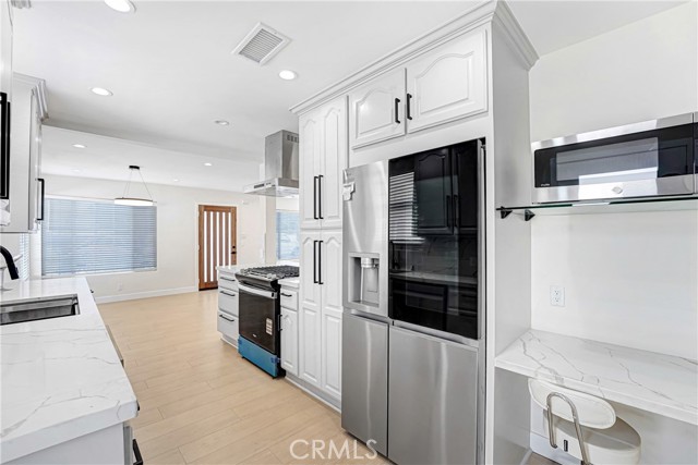 Detail Gallery Image 4 of 29 For 18216 Hartland St, Reseda,  CA 91335 - – Beds | – Baths