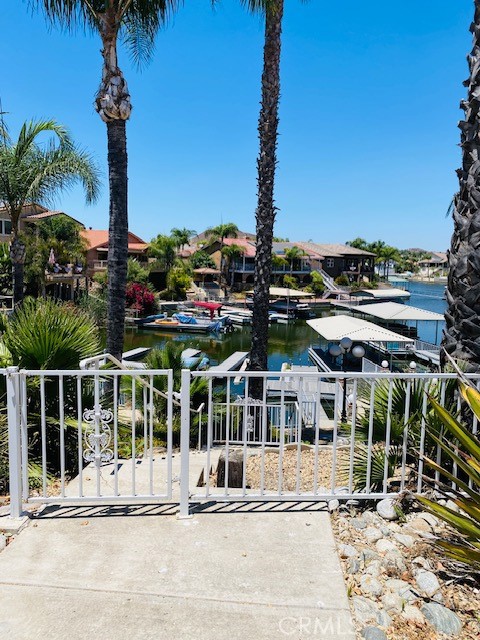 24150 Cruise Circle Drive, Canyon Lake CA: https://media.crmls.org/medias/cb067c93-7f21-4b88-aa74-26bf5cf55f5a.jpg