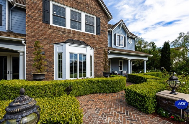 Detail Gallery Image 4 of 75 For 26012 Horseshoe Cr, Laguna Hills,  CA 92653 - 5 Beds | 5/1 Baths