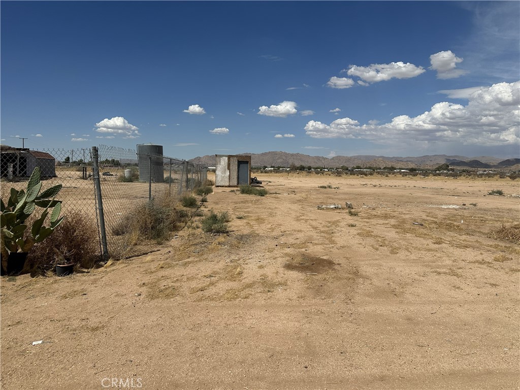 https://media.crmls.org/medias/cb07b66a-260a-4ed7-9253-caba3c69d526.jpg?preset=X-Large