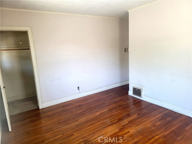 4214 Rosewood Avenue, Los Angeles CA: https://media.crmls.org/medias/cb08292d-967e-4634-981d-d397bedde7ca.jpg