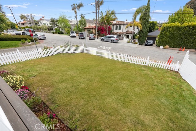Detail Gallery Image 6 of 52 For 738 35th St, Manhattan Beach,  CA 90266 - 6 Beds | 4 Baths