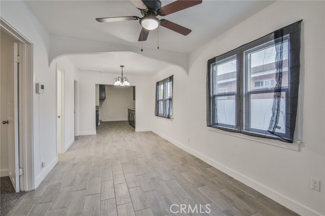 9218 Hooper Avenue, Los Angeles CA: https://media.crmls.org/medias/cb0896b3-7085-4a8f-a9ce-08687ebb909a.jpg