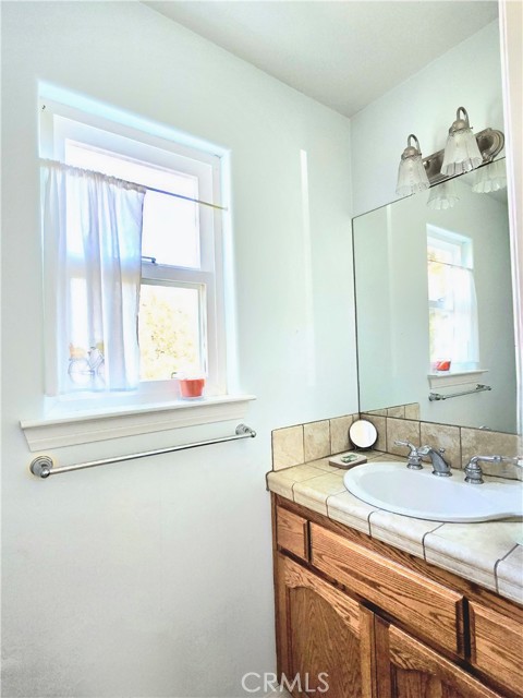 Detail Gallery Image 4 of 18 For 22337 Briarwood, Crestline,  CA 92325 - 4 Beds | 2/1 Baths