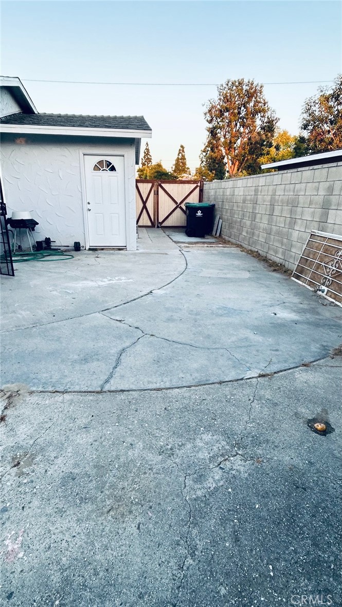 https://media.crmls.org/medias/cb0973b5-4243-4b27-babd-f5adf8d412c8.jpg?preset=X-Large