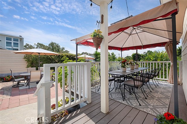 555 Through Street, Laguna Beach CA: https://media.crmls.org/medias/cb09d0ca-3442-4e5e-8936-6035f7e51a88.jpg