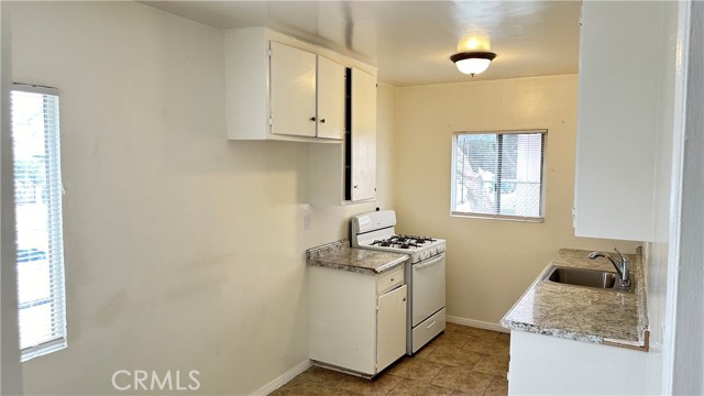 Detail Gallery Image 5 of 8 For 5172 Canoga, Montclair,  CA 91763 - 2 Beds | 1 Baths