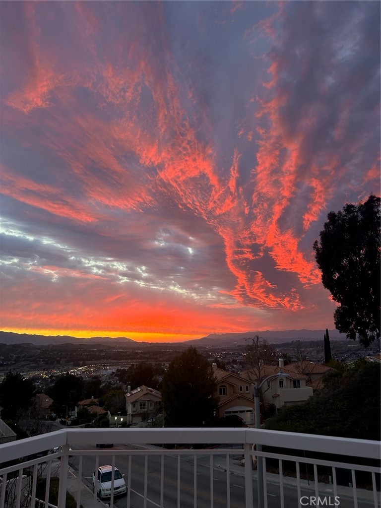 https://media.crmls.org/medias/cb0aa36a-98fa-429b-b8c4-d651f13120cc.jpg?preset=X-Large