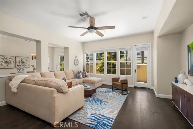 21270 Elda Cir, Huntington Beach CA: https://media.crmls.org/medias/cb0e1a15-0fb1-4e54-aeaa-bc9a1021fd2d.jpg