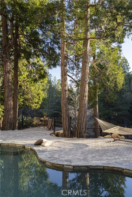 Detail Gallery Image 3 of 32 For 183 Chipmunk, Lake Arrowhead,  CA 92352 - 6 Beds | 5/1 Baths