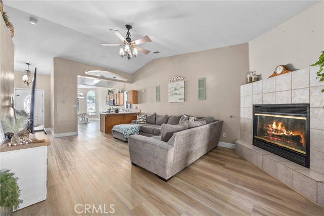 231 Sunny Meadow Drive, Bakersfield CA: https://media.crmls.org/medias/cb0e49d2-b971-4f4e-aaf9-74131b5b130c.jpg