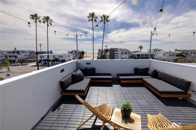 Detail Gallery Image 6 of 22 For 203 8th, Newport Beach,  CA 92661 - – Beds | – Baths