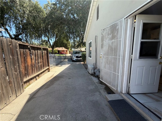 2404 Roxbury Dr, San Bernardino, CA 92404 photo 5