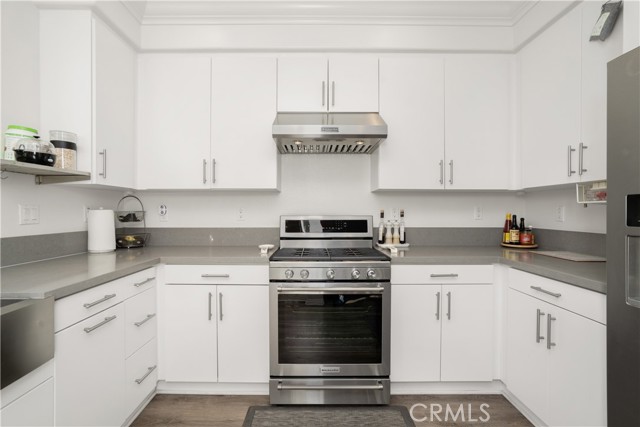Detail Gallery Image 6 of 32 For 281 N Mar Vista Ave #8,  Pasadena,  CA 91106 - 3 Beds | 3/1 Baths