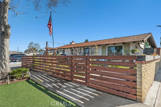 Detail Gallery Image 4 of 38 For 20292 Riverside, Newport Beach,  CA 92707 - 4 Beds | 2 Baths