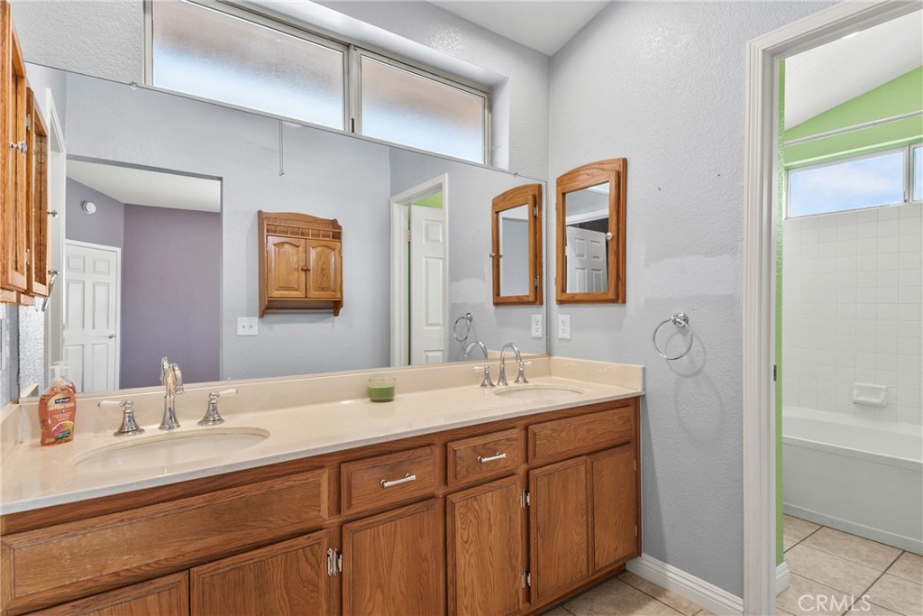 MLS #OC25106498 img 28