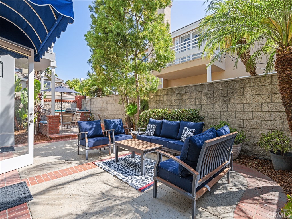 https://media.crmls.org/medias/cb1146f3-a3ba-4507-9b8a-d158ddc3df9b.jpg?preset=X-Large